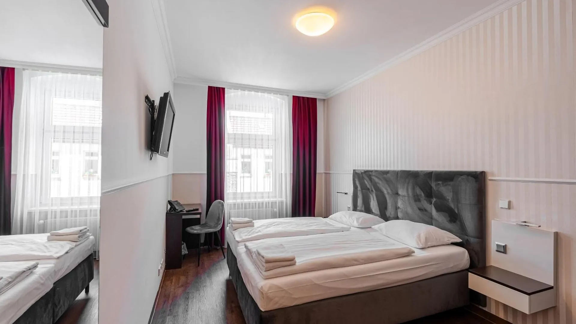 Hotel Prens Берлин