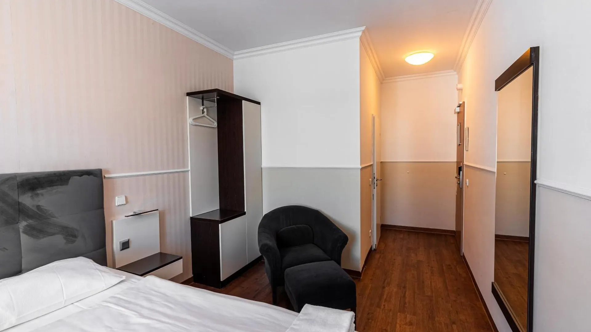 Hotel Prens Berlin 3*,